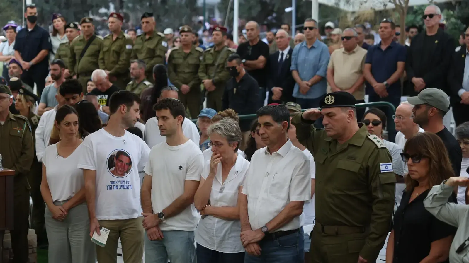 הלוויתו של הדר גולדין בבית העלמין הצבאי כפר סבא. 11 בנובמבר 2025 הלוויתו של הדר גולדין בבית העלמין הצבאי כפר סבא. 11 בנובמבר 2025