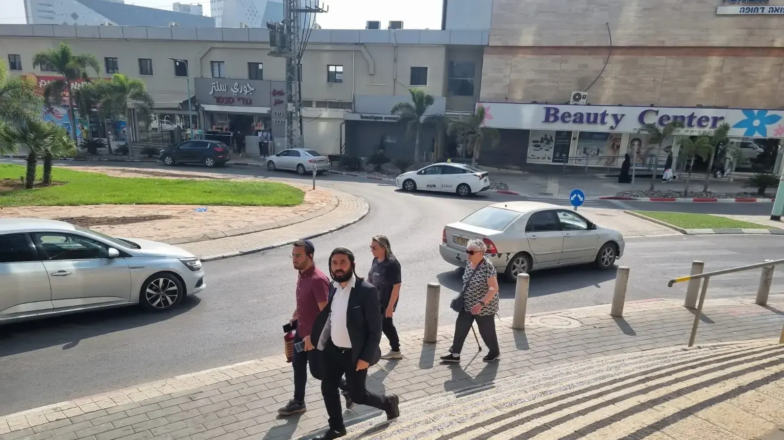 ח"כ צבי סוכות הגיע לחקירה בפרשת שדה תימן, משרדי יחידת הונאה דרום, באר שבע. 11 בנובמבר 2025 ח"כ צבי סוכות הגיע לחקירה בפרשת שדה תימן, משרדי יחידת הונאה דרום, באר שבע. 11 בנובמבר 2025