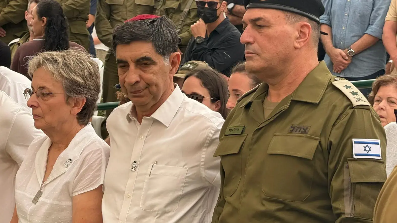 הרמטכ"ל אייל זמיר, שמחה ולאה גולדין, הלווית הדר גולדין, 11 בנובמבר 2025 הרמטכ"ל אייל זמיר, שמחה ולאה גולדין, הלווית הדר גולדין, 11 בנובמבר 2025