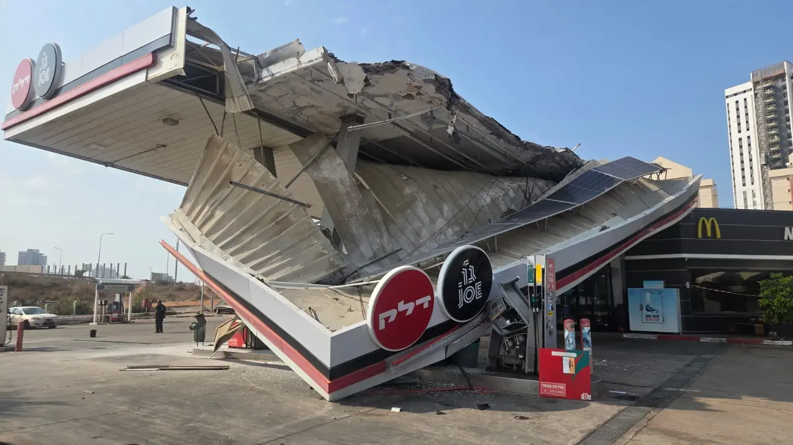 קריסת גג תחנת הדלק במחלף גבעת אולגה חדרה, 13 בנובמבר 2025