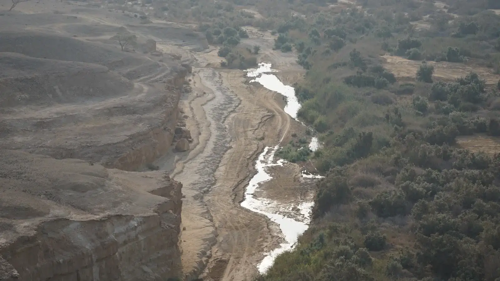 נחל צין בערבה התיכונה לאחר גשמים נחל צין בערבה התיכונה לאחר גשמים