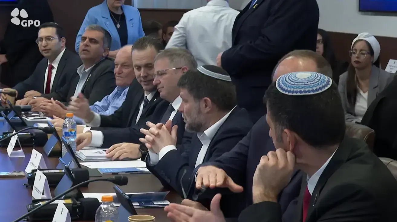 ראש הממשלה בנימין נתניהו בישיבת ממשלה, 16 בנובמבר 2025 ראש הממשלה בנימין נתניהו בישיבת ממשלה, 16 בנובמבר 2025