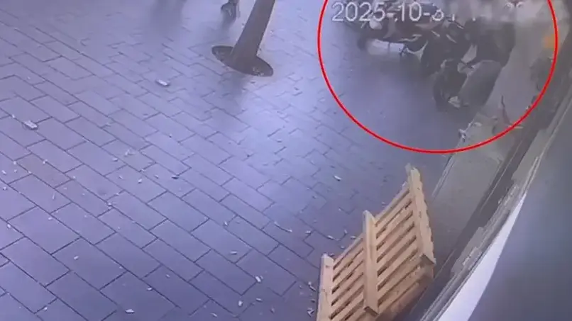 תושב הבירה גנב מבית עסק שקית שהכילה סכום כסף רב, ועלה עם השלל על אופניו החשמליים