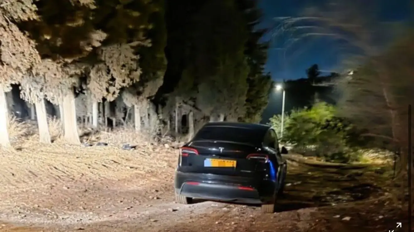 קבלן מפקח, שמסר עדות בפרשת השחיתות הגדולה "יד לוחצת יד" אותר ללא רוח חיים לאחר ששם קץ לחייו. קבלן מפקח, שמסר עדות בפרשת השחיתות הגדולה "יד לוחצת יד" אותר ללא רוח חיים לאחר ששם קץ לחייו.
