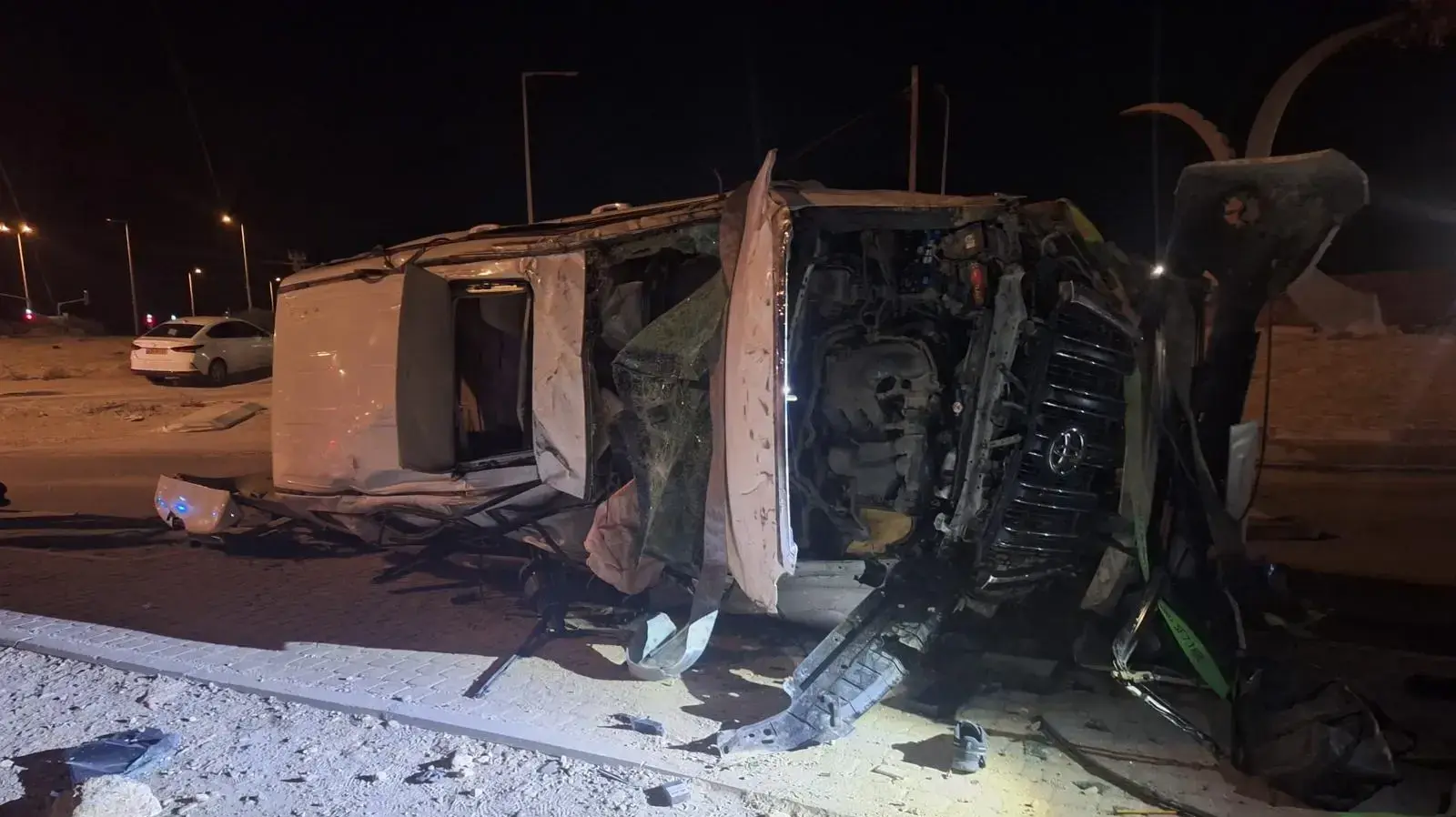 רכב שהתהפך סמוך לדימונה רכב שהתהפך סמוך לדימונה