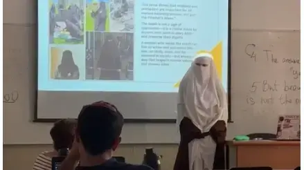 הסטודנטית חלא עודה לובשת ניקאב במהלך הרצאה באוניברסיטת בר אילן הסטודנטית חלא עודה לובשת ניקאב במהלך הרצאה באוניברסיטת בר אילן