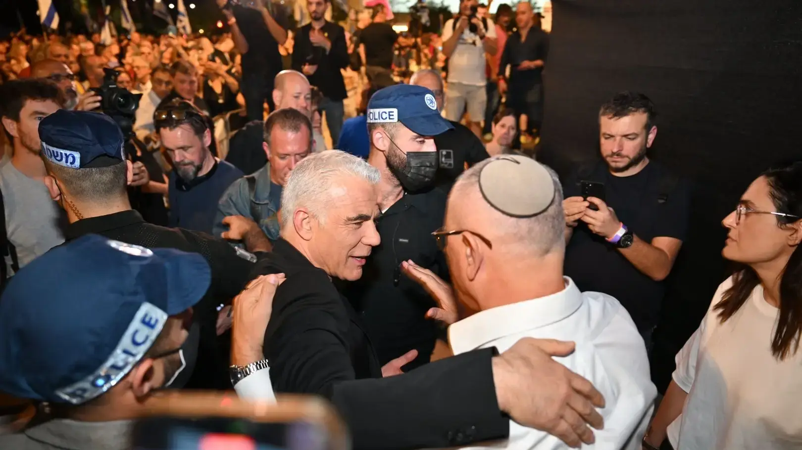 יאיר לפיד, הפגנה בקריאה לוועדת חקירה ממלכתית , כיכר הבימה, 22 בנובמבר 2025