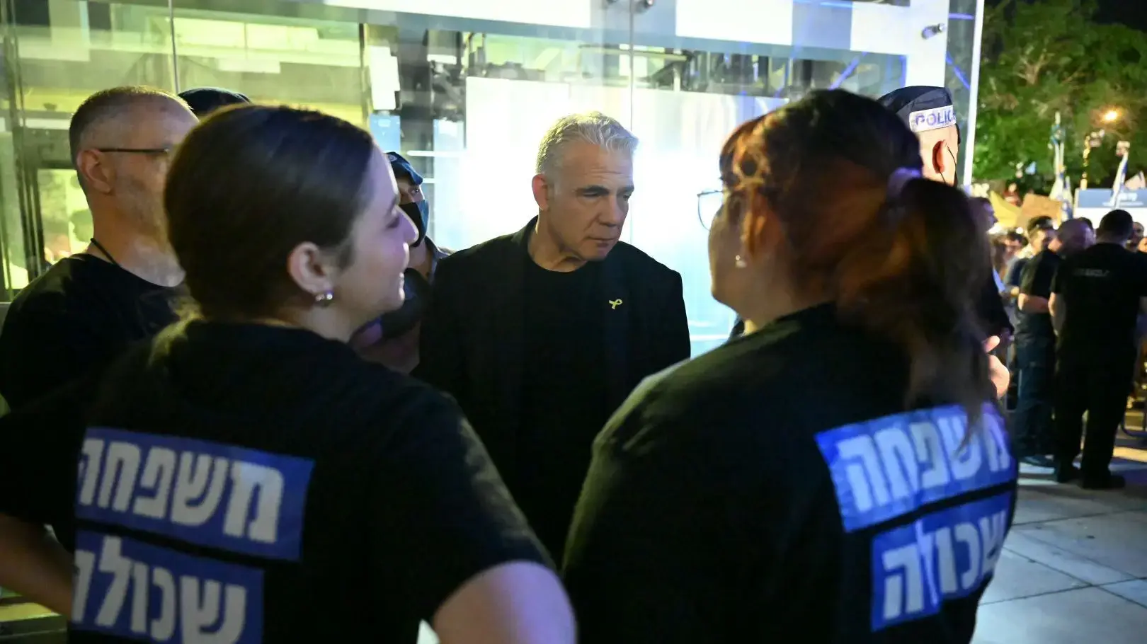 יאיר לפיד, הפגנה בקריאה לוועדת חקירה ממלכתית , כיכר הבימה, 22 בנובמבר 2025 יאיר לפיד, הפגנה בקריאה לוועדת חקירה ממלכתית , כיכר הבימה, 22 בנובמבר 2025