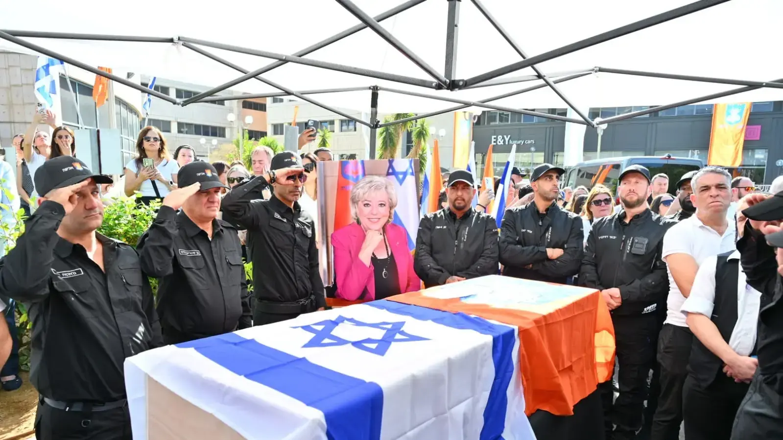 הצבת ארונה של ראש העיר מרים פיירברג-איכר, אצטדיון נתניה, 23 בנובמבר 2025 הצבת ארונה של ראש העיר מרים פיירברג-איכר, אצטדיון נתניה, 23 בנובמבר 2025