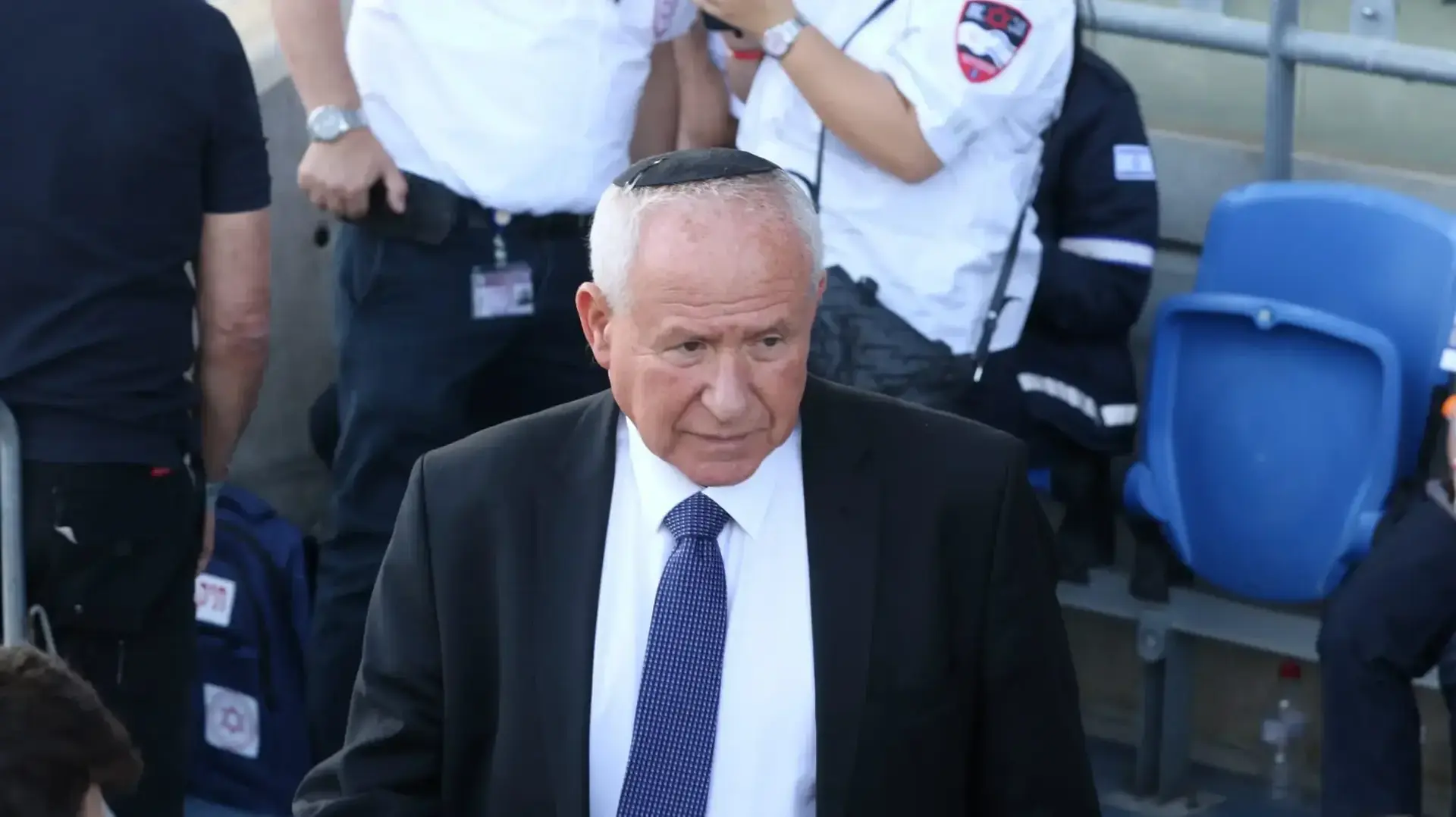 אבי דיכטר, הלווית מרים פיירברג, אצטדיון נתניה, 23 בנובמבר 2025 אבי דיכטר, הלווית מרים פיירברג, אצטדיון נתניה, 23 בנובמבר 2025