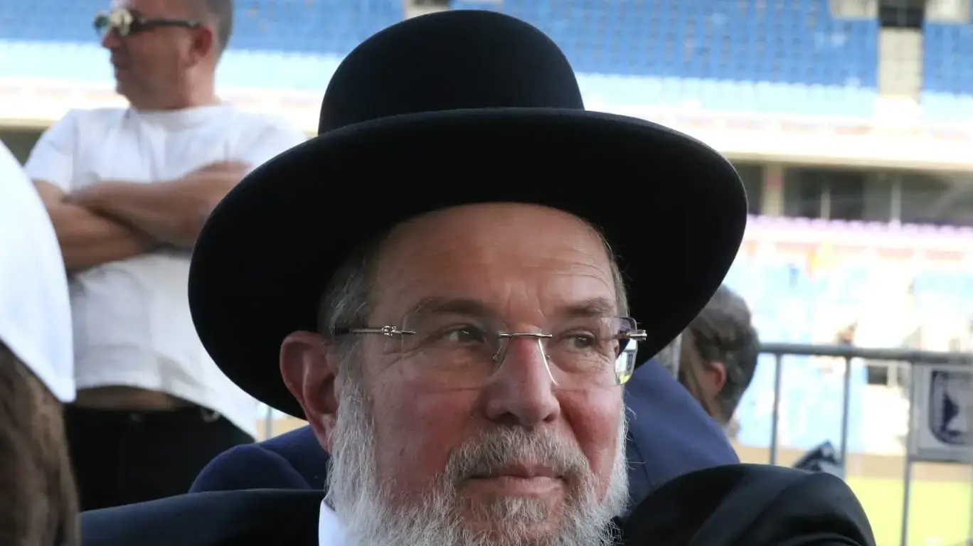 הרב הראשי לישראל הרב קלמן מאיר בר, הלווית מרים פיירברג, אצטדיון נתניה, 23 בנובמבר 2025