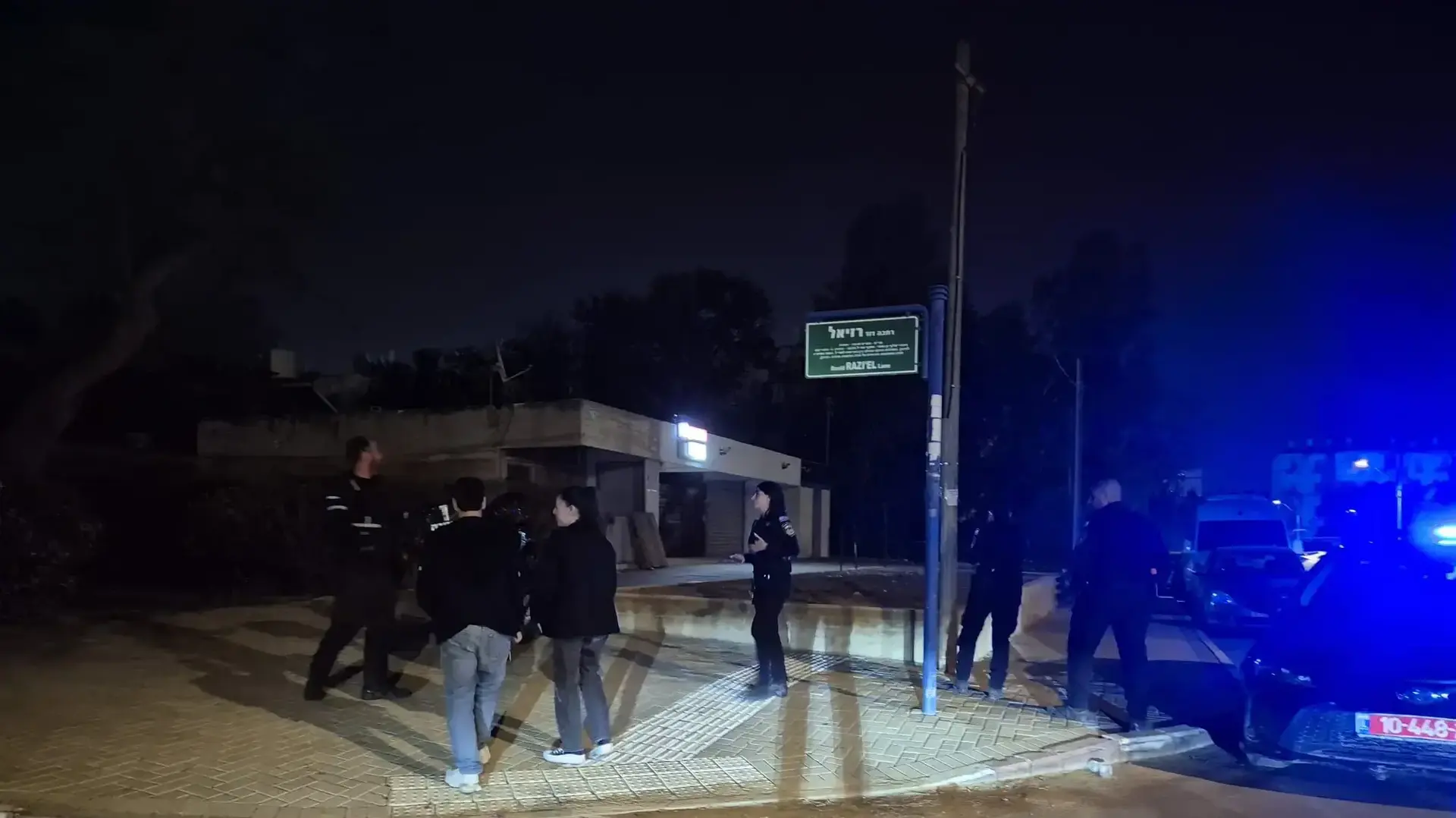 צעירה נדקרה ברחוב רזיאל בבאר שבע, 23 בנובמבר 2025 צעירה נדקרה ברחוב רזיאל בבאר שבע, 23 בנובמבר 2025