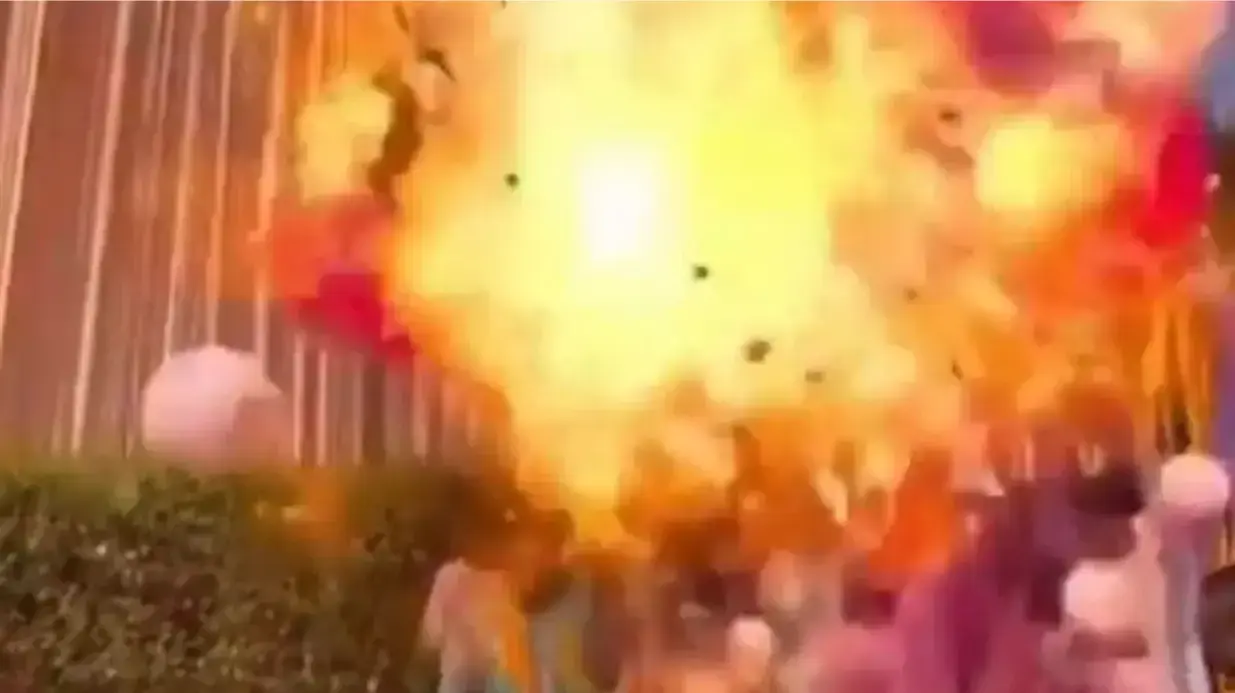 בלונים מתפוצצים בחתונה
