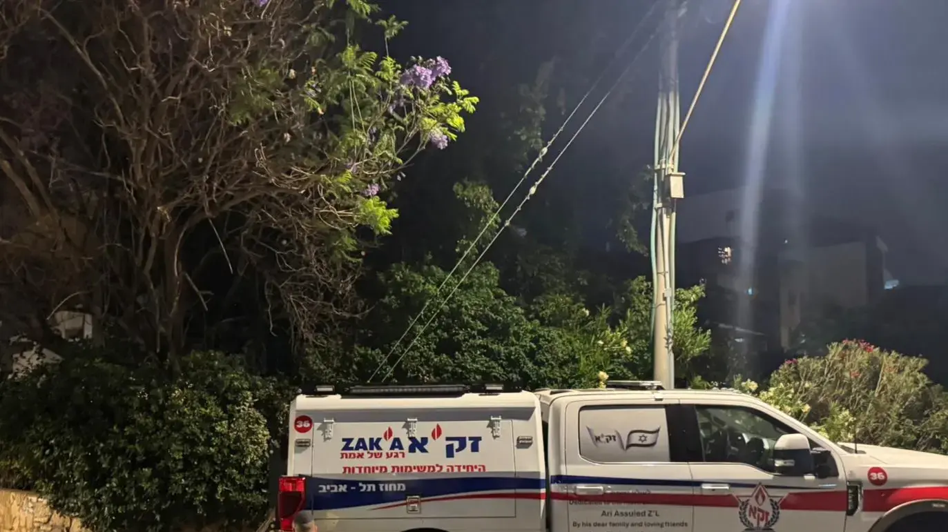 צוות זק"א בהרצליה לאחר נפילתו של הנער