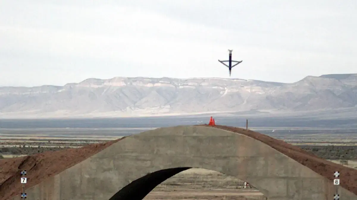 פצצת GBU-39 פוגעת בניסוי בארה"ב פצצת GBU-39 פוגעת בניסוי בארה"ב