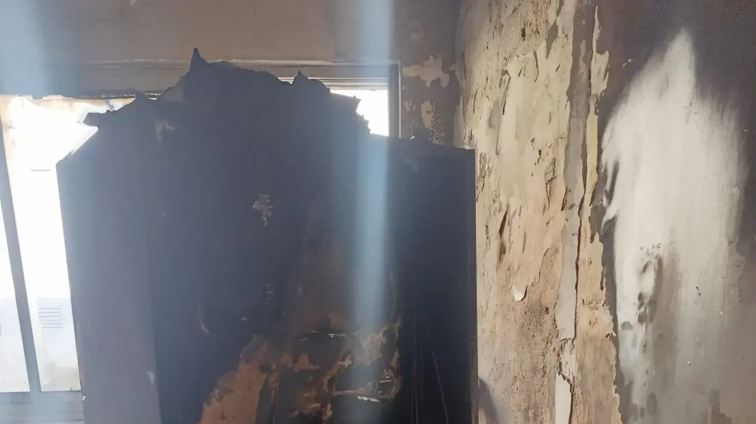 נזקי השריפה בדירה בחיפה נזקי השריפה בדירה בחיפה