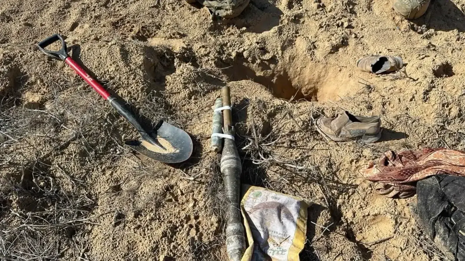 אמצעי לחימה של המחבלים שאותרו במרחב עזה. 30 בנובמבר 2025 אמצעי לחימה של המחבלים שאותרו במרחב עזה. 30 בנובמבר 2025