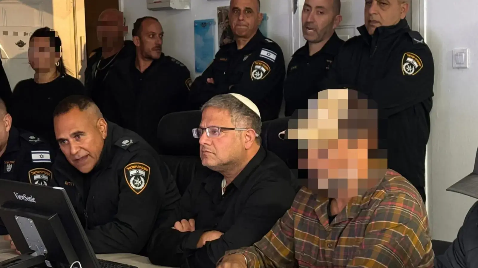 בהשתתפות השר בן גביר וממ"ז דרום חיים בובליל, פשטו עשרות לוחמי ימ״ס דרום על יעדים פליליים בפזורה הבדואית. 3 בדצמבר 2025