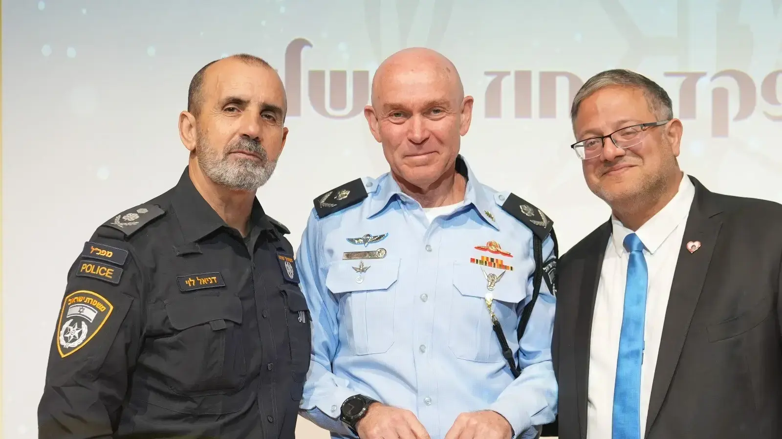 ניצב אבשלום פלד, מונה לתפקיד ממ"ז ירושלים, עם השר לבט"ל איתמר בן גביר ומפכ"ל המשטרה דני לוי ניצב אבשלום פלד, מונה לתפקיד ממ"ז ירושלים, עם השר לבט"ל איתמר בן גביר ומפכ"ל המשטרה דני לוי