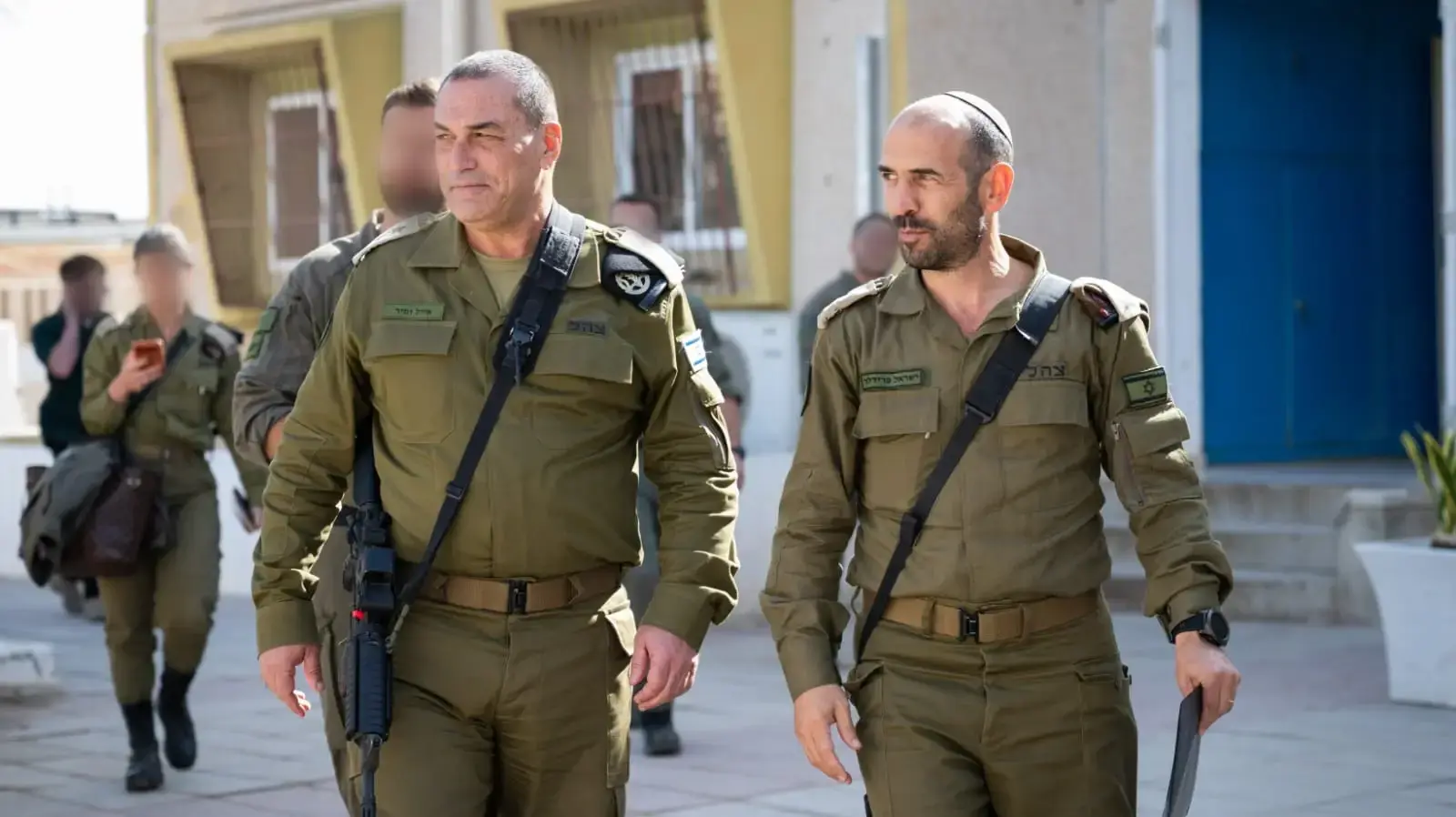 הרמטכ״ל אייל זמיר קיים סיור שטח באוגדה 80, יחד עם מפקד פיקוד הדרום, אלוף יניב עשור, מפקד אוגדה 80, תת-אלוף ישראל פרידלר, 3 בדצמבר 2025 הרמטכ״ל אייל זמיר קיים סיור שטח באוגדה 80, יחד עם מפקד פיקוד הדרום, אלוף יניב עשור, מפקד אוגדה 80, תת-אלוף ישראל פרידלר, 3 בדצמבר 2025
