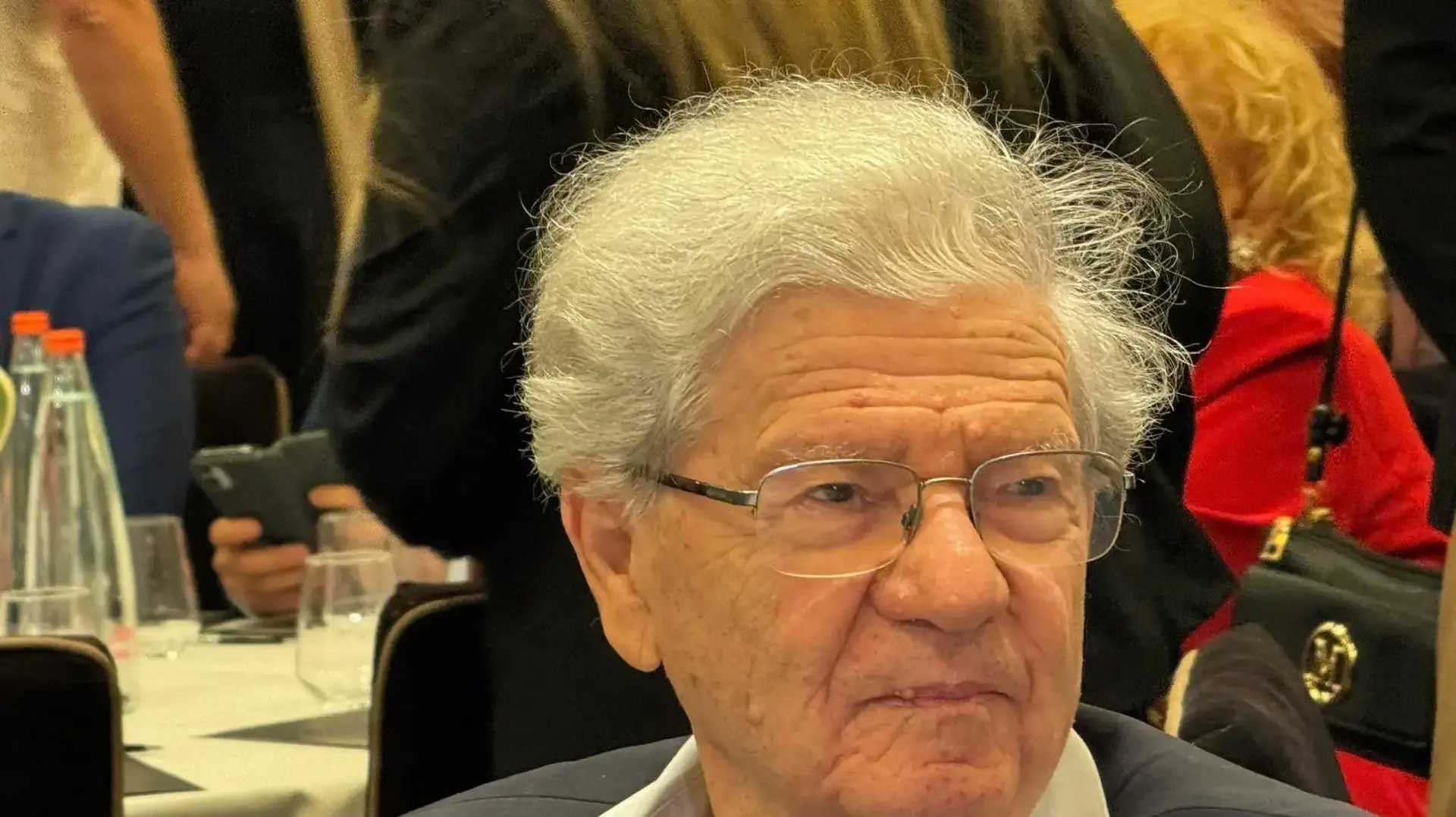 כנס העמותה למשפט ציבורי, בין הנואמים נשיא בית המשפט העליון יצחק עמית ונשיא העליון לשעבר אהרן ברק, חיפה, 4 בדצמבר 2025 כנס העמותה למשפט ציבורי, בין הנואמים נשיא בית המשפט העליון יצחק עמית ונשיא העליון לשעבר אהרן ברק, חיפה, 4 בדצמבר 2025