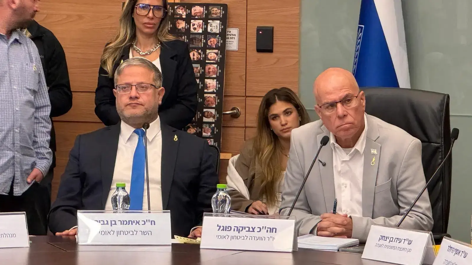 השר לביטחון לאומי איתמר בן גביר עונד סיכה בצורת חבל תלייה השר לביטחון לאומי איתמר בן גביר עונד סיכה בצורת חבל תלייה