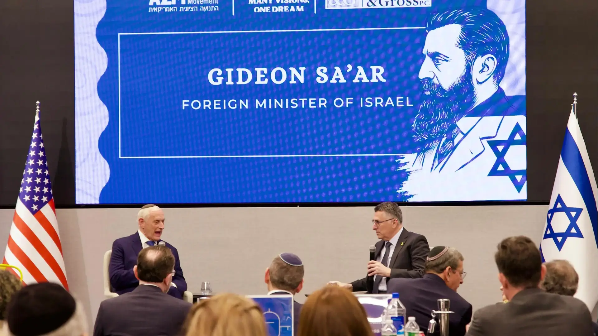 שר החוץ גדעון סער בכנס התנועה הציונית האמריקאית (AZM), 8 בדצמבר 2025 שר החוץ גדעון סער בכנס התנועה הציונית האמריקאית (AZM), 8 בדצמבר 2025
