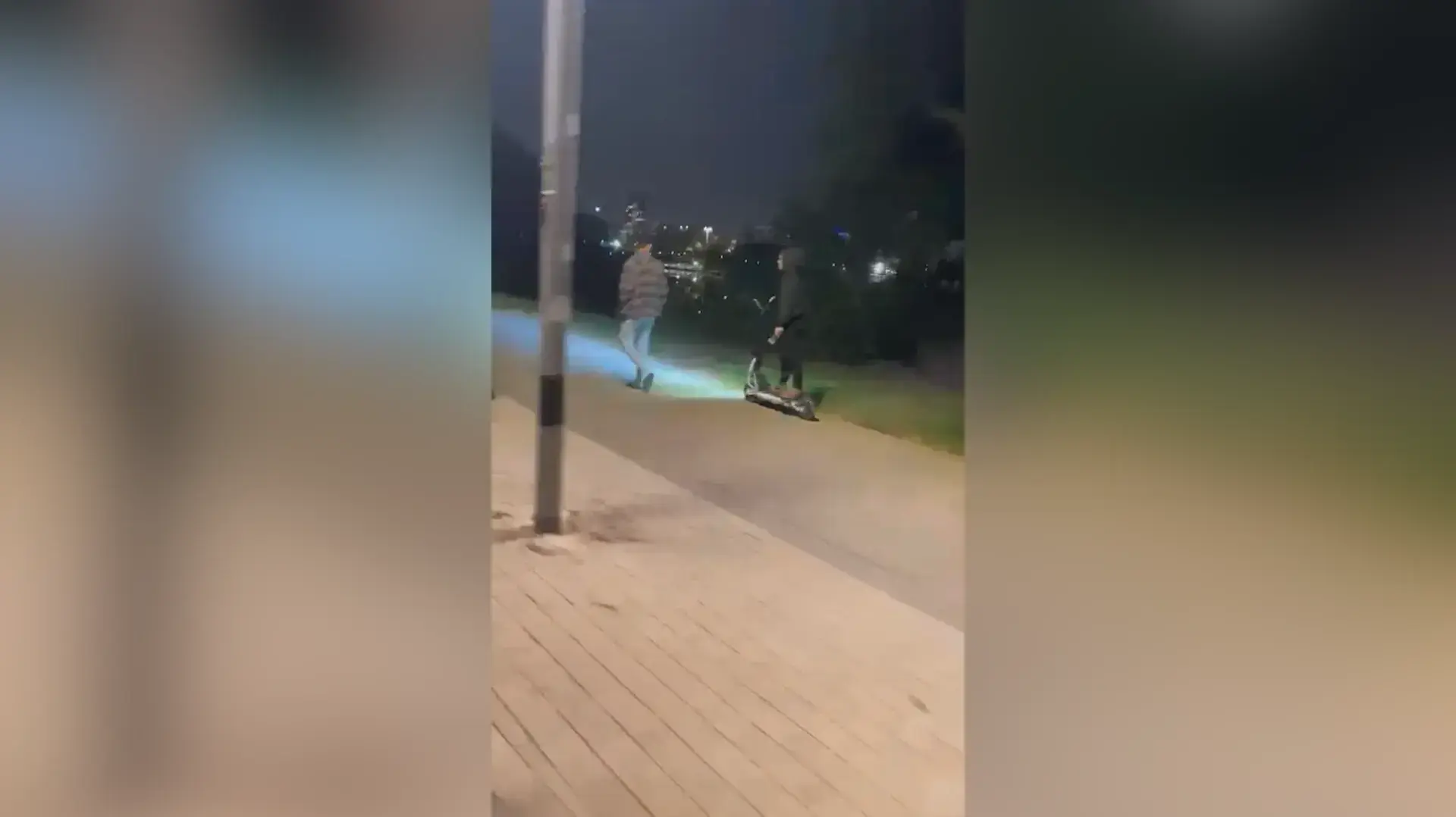 קטין ניפץ אגרטל על ראשו של גבר בנמל תל אביב