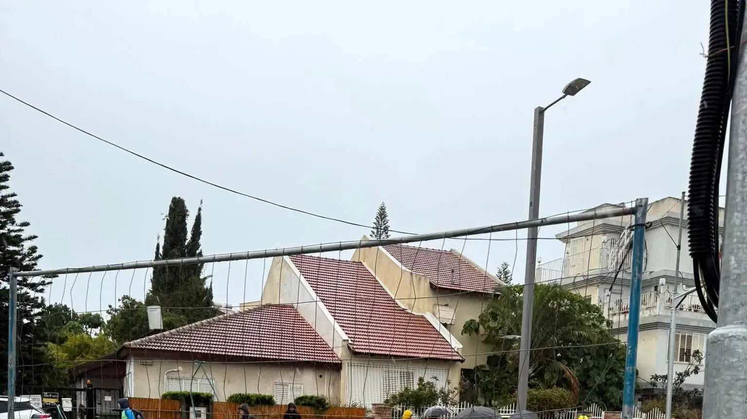 בולען ענק בשדרות ירושלים, חולון, 10 בדצמבר 2025 בולען ענק בשדרות ירושלים, חולון, 10 בדצמבר 2025