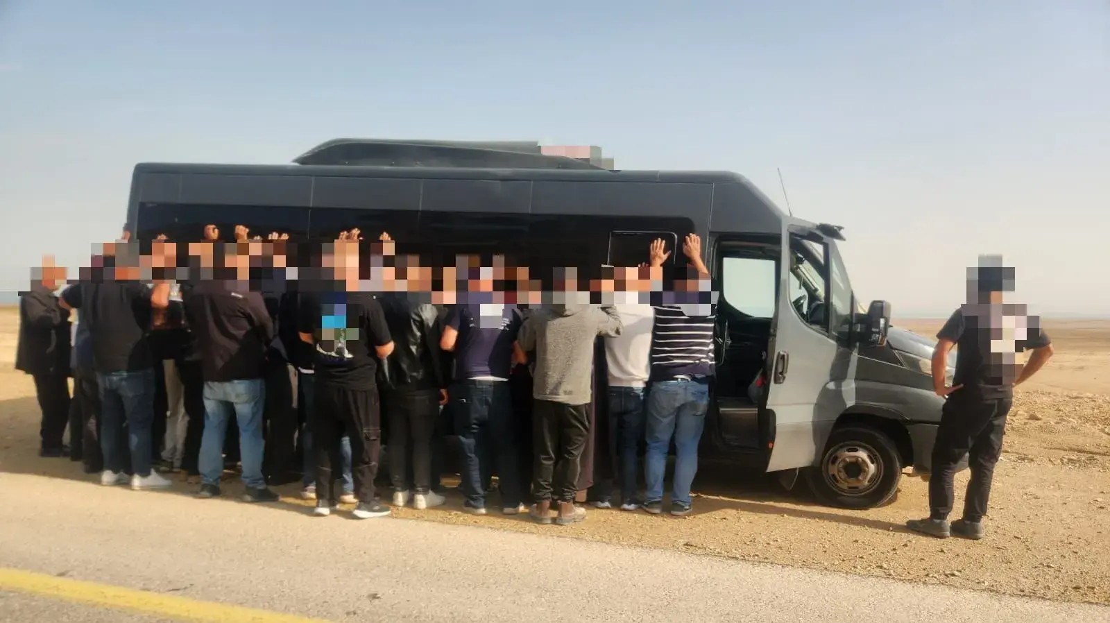 שוטרי נקודת ים המלח בפעילות. שוטרי נקודת ים המלח בפעילות.