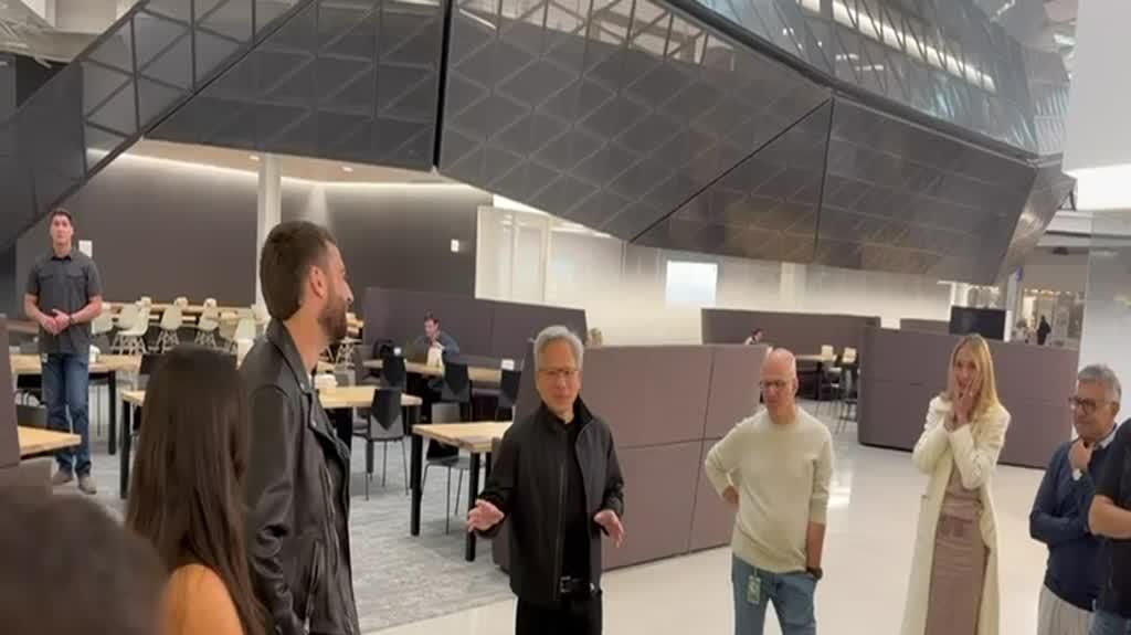 מפגש בין שורדי השבי אבינתן אור ונועה ארגמני עם מנכ"ל אינבידיה ג'נסן הואנג מפגש בין שורדי השבי אבינתן אור ונועה ארגמני עם מנכ"ל אינבידיה ג'נסן הואנג