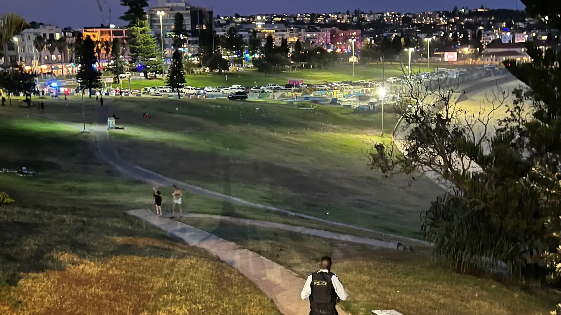 זירת ירי בבונדי ביץ', סידני, אוסטרליה, 14 בדצמבר 2025 זירת ירי בבונדי ביץ', סידני, אוסטרליה, 14 בדצמבר 2025