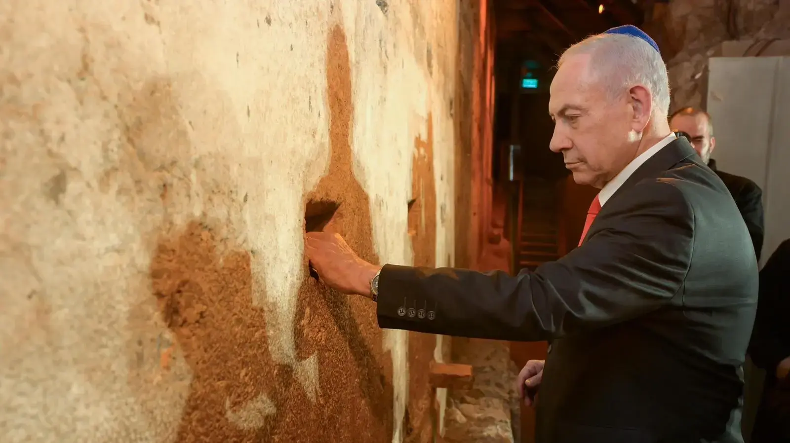 ראש הממשלה בנימין נתניהו בהדלקת נר שני של חנוכה, הכותל, 15 בדצמבר 2025