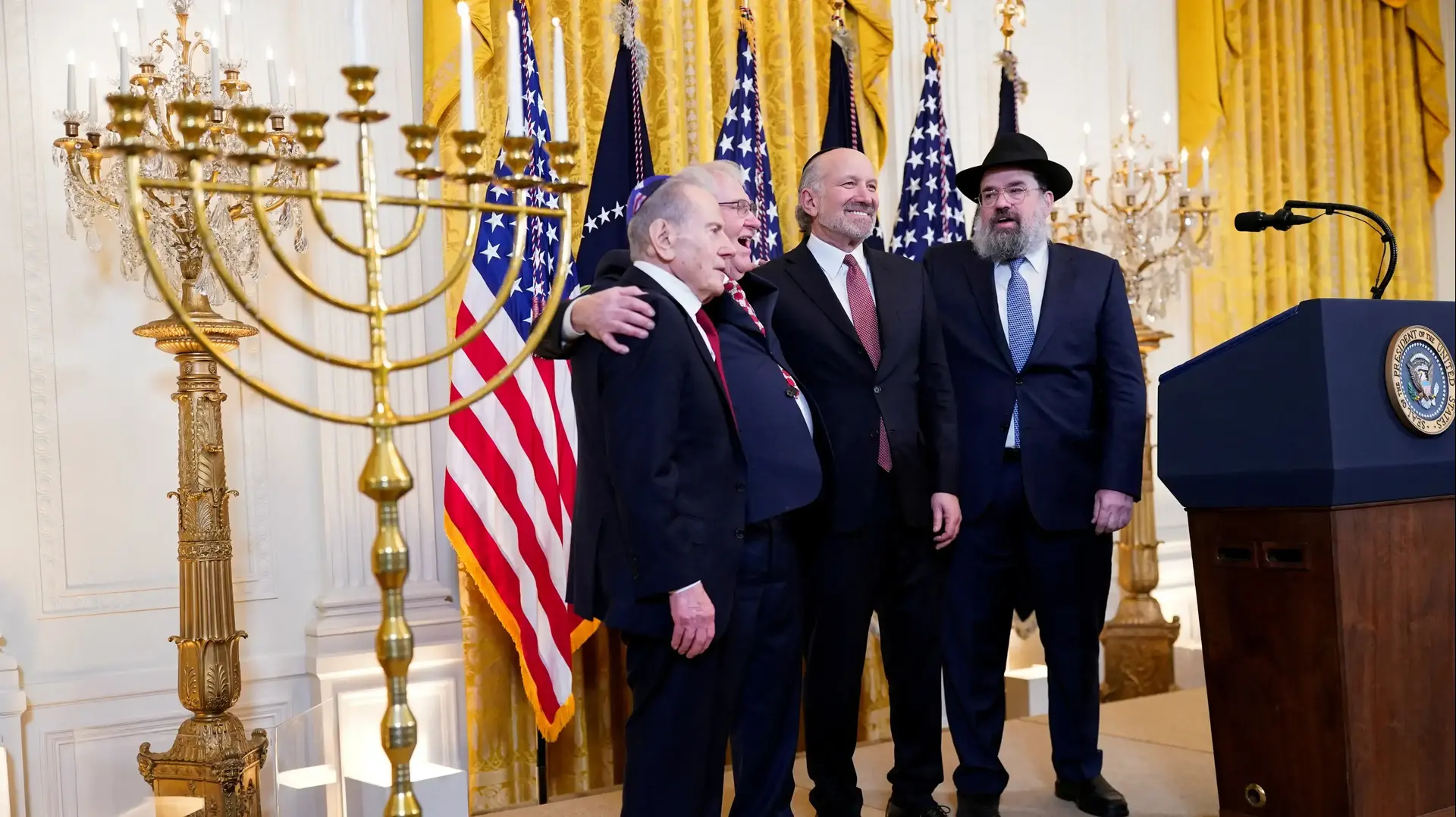 נשיא ארצות הברית טראמפ מדליק חנוכייה, וושינגטון. 17 בדצמבר 2025 נשיא ארצות הברית טראמפ מדליק חנוכייה, וושינגטון. 17 בדצמבר 2025