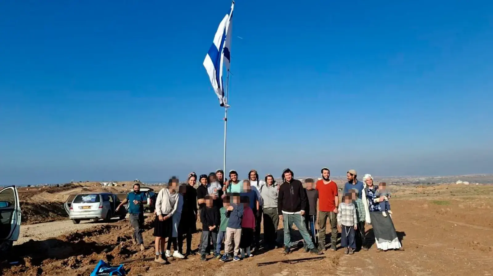 עשרות אזרחים ישראלים חצו לרצועת עזה עשרות אזרחים ישראלים חצו לרצועת עזה