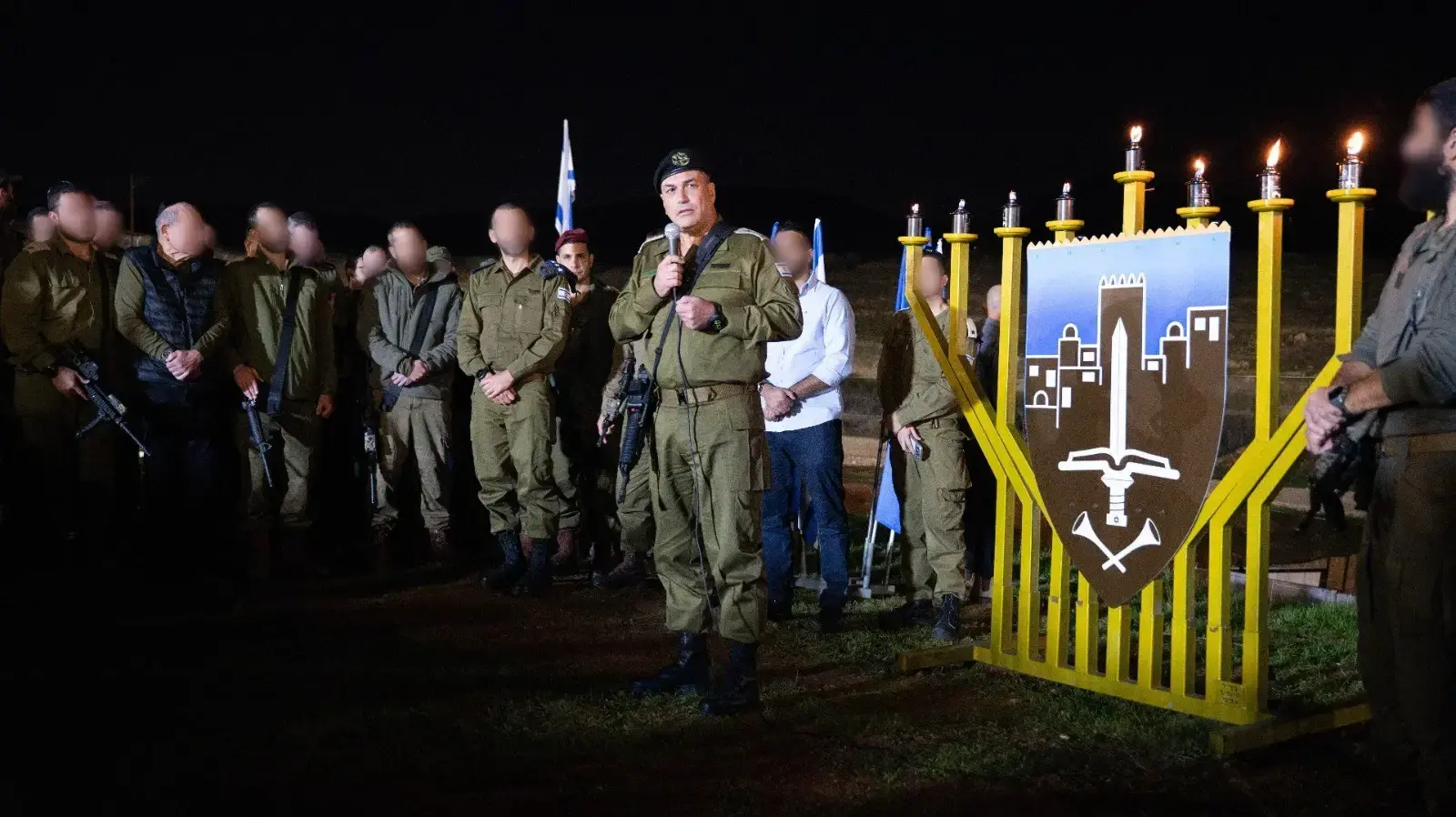 הרמטכ"ל בהדלקת נרות עם לוחמי חטיבת "החשמונאים", נר שמיני של חנוכה, 21 בדצמבר 2025 הרמטכ"ל בהדלקת נרות עם לוחמי חטיבת "החשמונאים", נר שמיני של חנוכה, 21 בדצמבר 2025