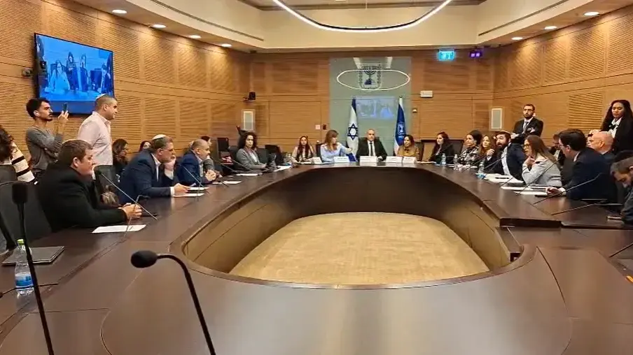 צבי סוכות לאחמד טיבי "אתה לא תהיה פה בכנסת הבאה" צבי סוכות לאחמד טיבי "אתה לא תהיה פה בכנסת הבאה"