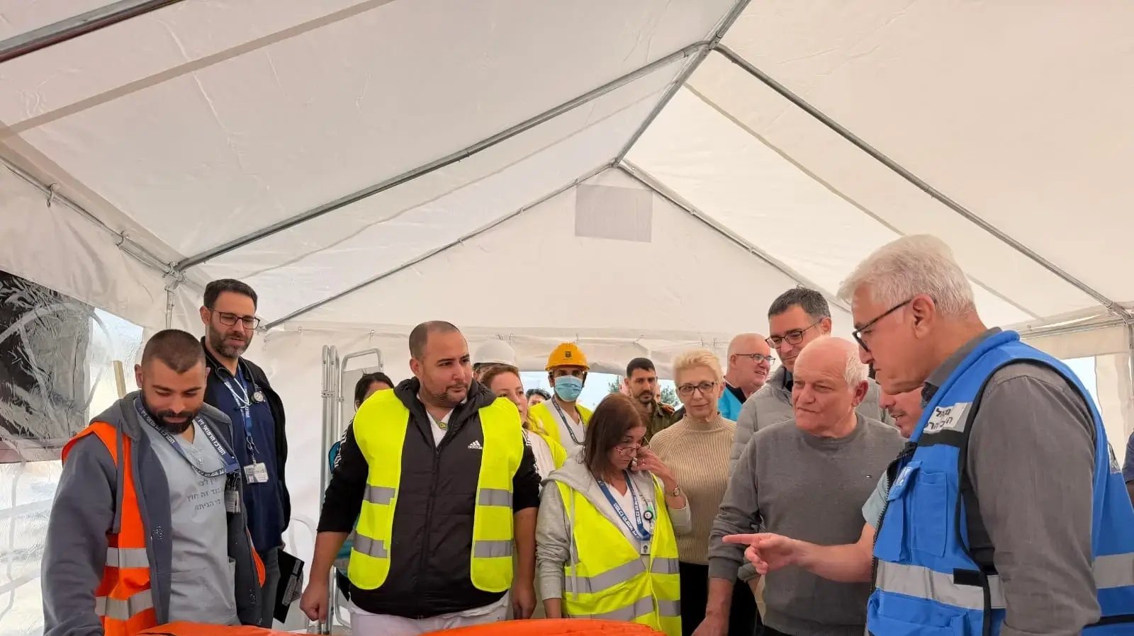 תרגיל חירום עם שר הבריאות חיים כץ אשר מפקח על התרגיל תרגיל חירום עם שר הבריאות חיים כץ אשר מפקח על התרגיל