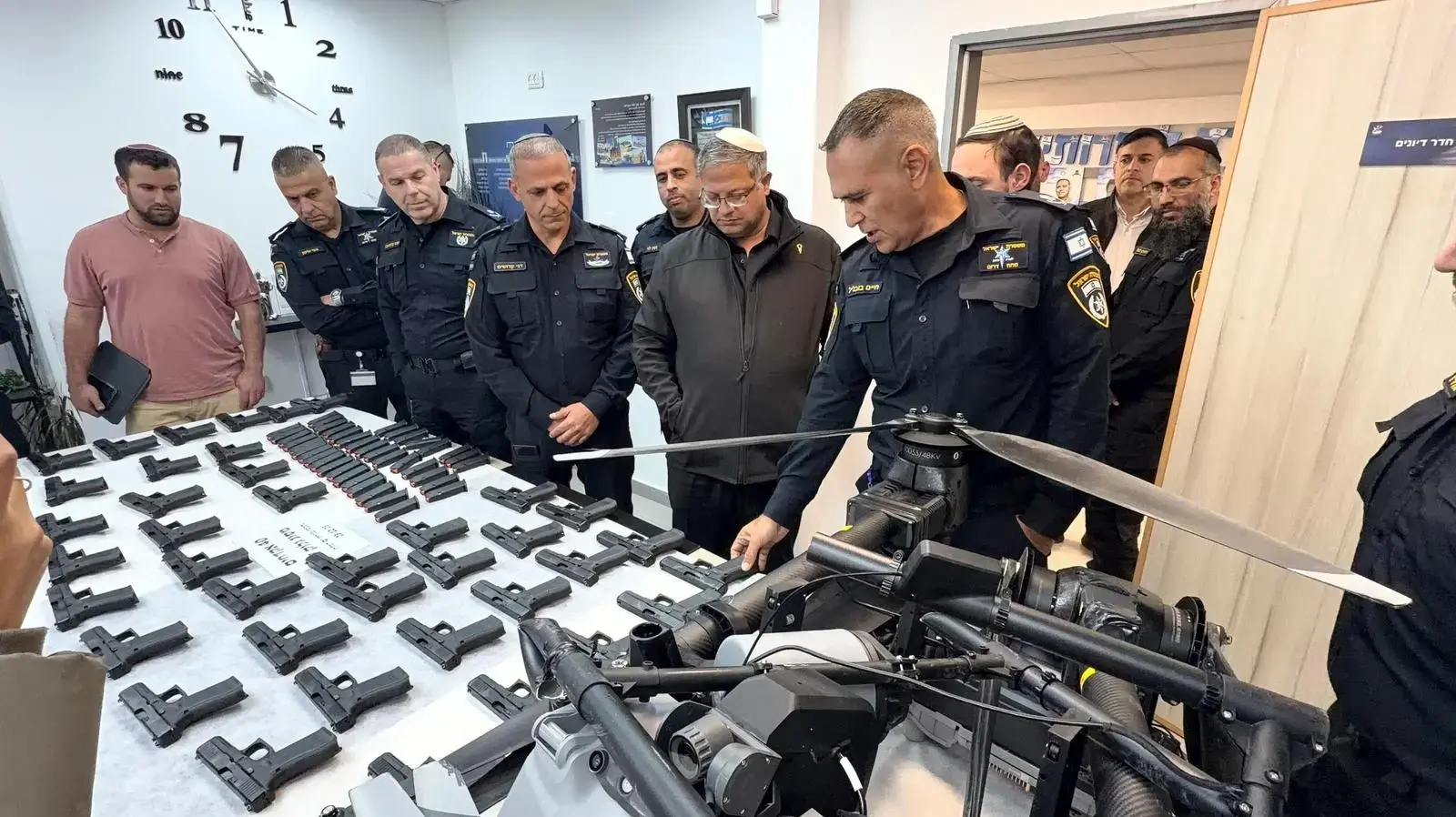 בן גביר בתחנת המשטרה בערד בן גביר בתחנת המשטרה בערד