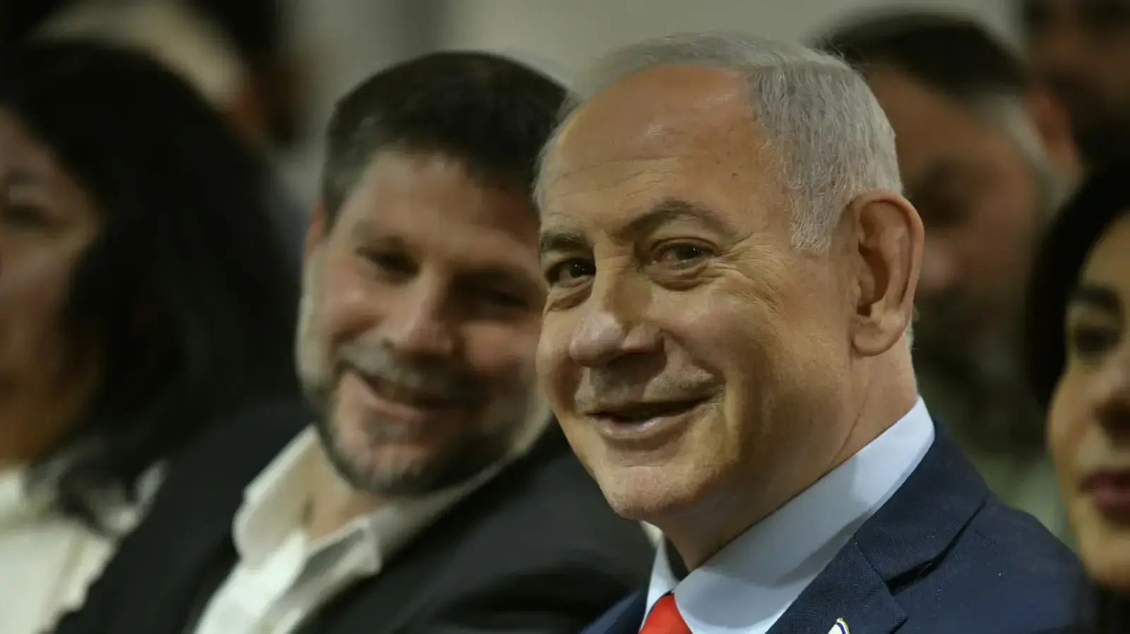 ראש הממשלה בנימין נתניהו, שר האוצר בצלאל סמוטריץ', בטקס הארכת הקו האדום של הרכבת הקלה לראשון לציון, 25 בדצמבר 2025 ראש הממשלה בנימין נתניהו, שר האוצר בצלאל סמוטריץ', בטקס הארכת הקו האדום של הרכבת הקלה לראשון לציון, 25 בדצמבר 2025