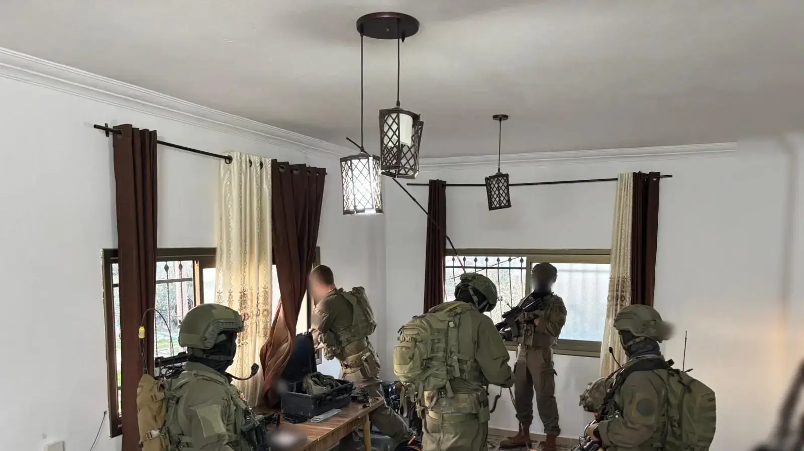 כוחות צה"ל בבית המחבל בקבאטיה כוחות צה"ל בבית המחבל בקבאטיה