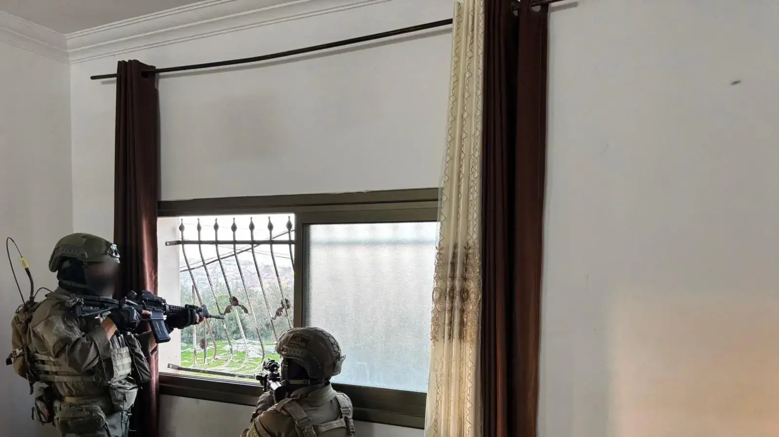 כוחות צה"ל בכפר של המחבל בקבאטיה כוחות צה"ל בכפר של המחבל בקבאטיה