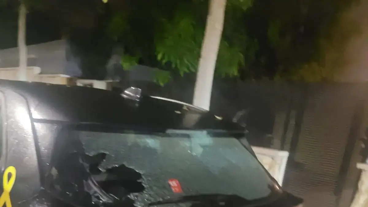 שמשות רכב נופצו בגבעות בר שמשות רכב נופצו בגבעות בר