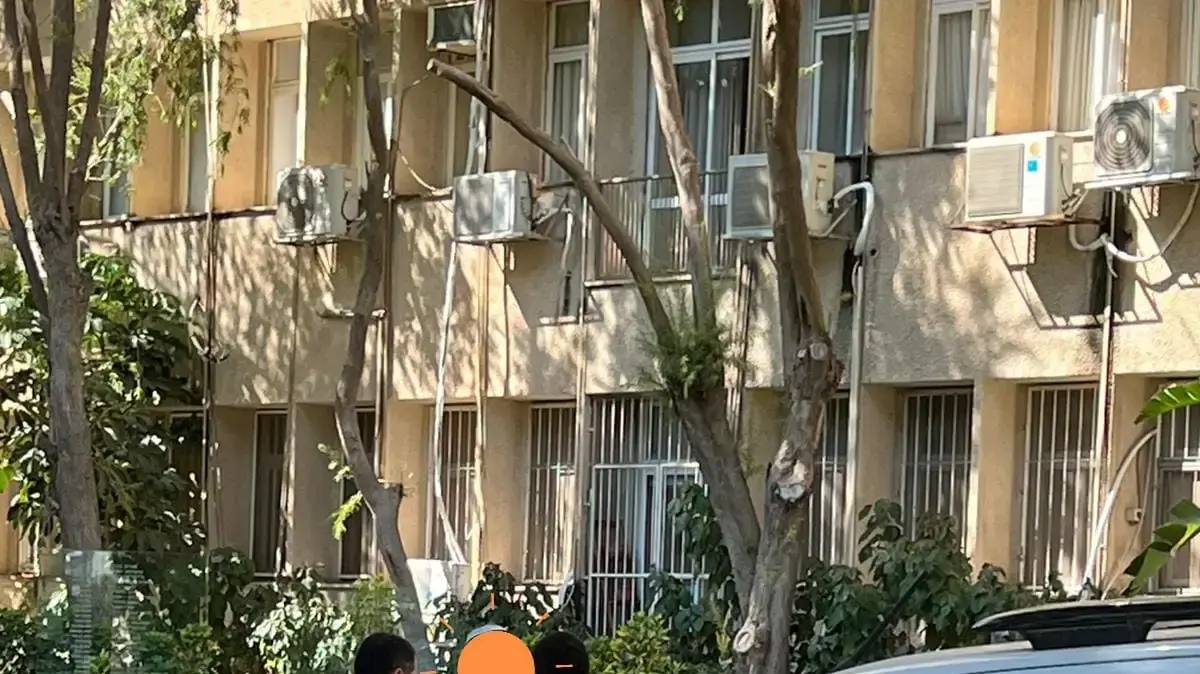 המזכיר הצבאי של גלנט משוחח עם המאבטח שהותקף על ידי שר הביטחון לשעבר המזכיר הצבאי של גלנט משוחח עם המאבטח שהותקף על ידי שר הביטחון לשעבר