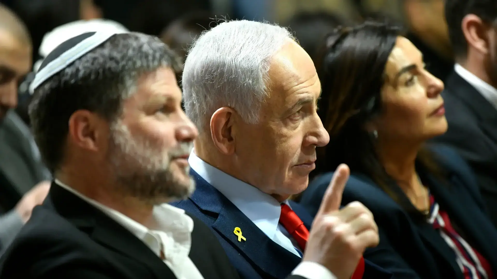 רה"מ בנימין נתניהו, מירי רגב, שרת התחבורה, בצלאל סמוטריץ' שר האוצר, טקס הארכת הקו האדום של הרכבת הקלה לראשון לציון, 25 בדצמבר 2025 רה"מ בנימין נתניהו, מירי רגב, שרת התחבורה, בצלאל סמוטריץ' שר האוצר, טקס הארכת הקו האדום של הרכבת הקלה לראשון לציון, 25 בדצמבר 2025