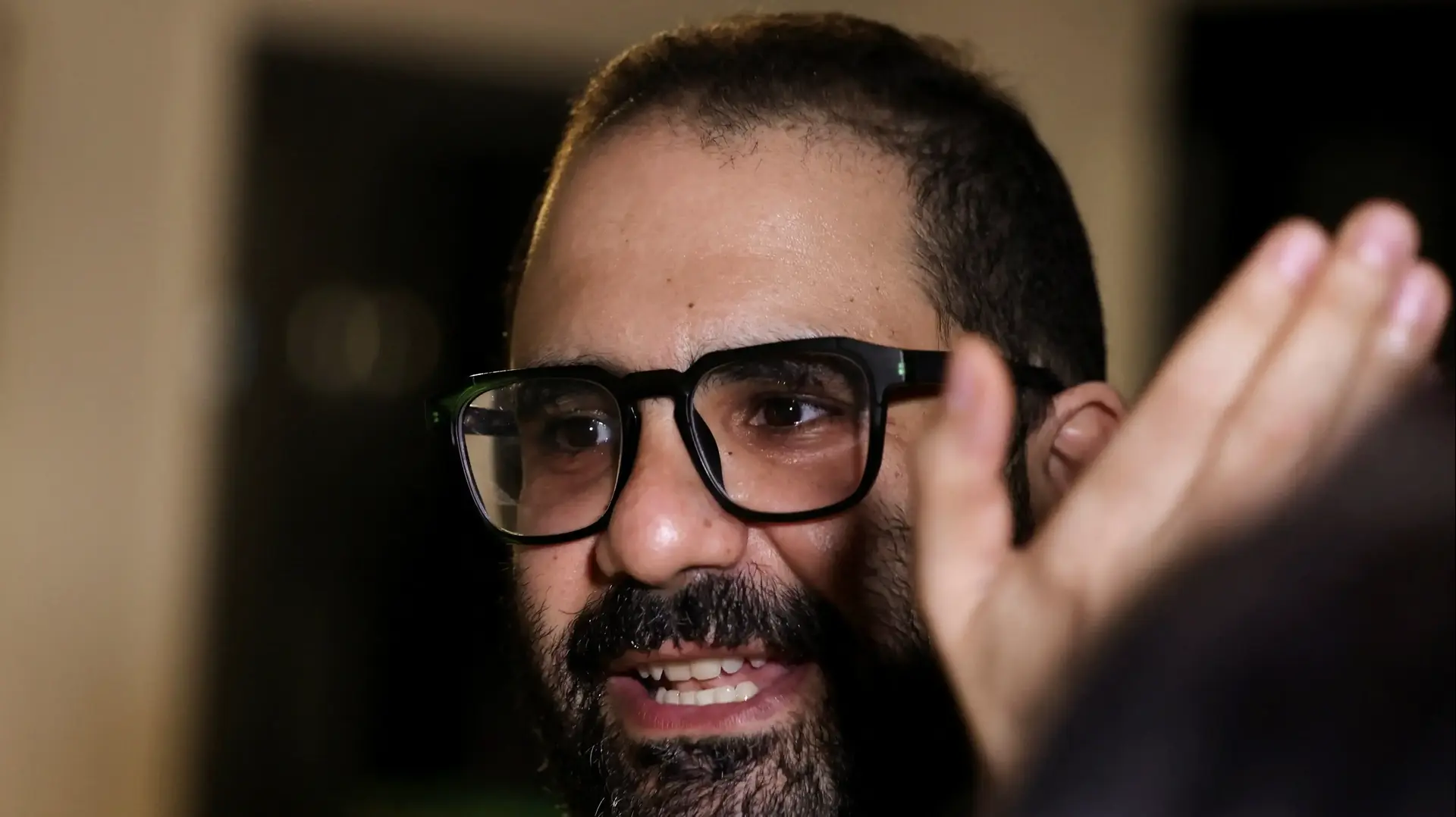 Prominent British-Egyptian activist Alaa Abd el-Fattah, who was released from prison after Egyptian President Abdel Fattah al-Sisi issued a presidential pardon for him, gestures as family and friends gather at home in Giza, Egypt, September 23, 2025. REUTERS/Mohamed Abd El Ghany
Prominent British-Egyptian activist Alaa Abd el-Fattah, who was released from prison after Egyptian President Abdel Fattah al-Sisi issued a presidential pardon for him, gestures as family and friends gather at home in Giza, Egypt, September 23, 2025. REUTERS/Mohamed Abd El Ghany