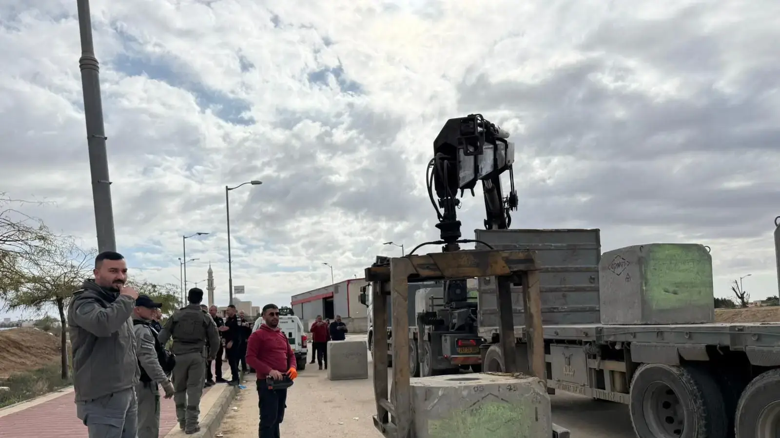 הצבת בטונדות במסגרת מבצע של המשטרה, תראבין, 30 בדצמבר 2025