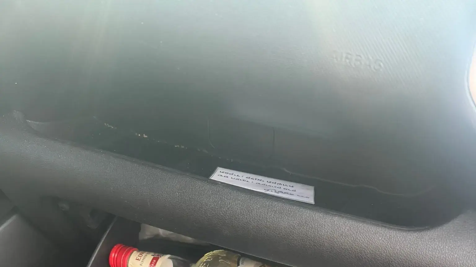 בקבוק וודקה בתא הכפפות ברכבו של קלינאי תקשורת שבבדיקת ינשוף נמצאה בגופו כמות של 1,066 מיקרוגרם אלכוהול לליטר