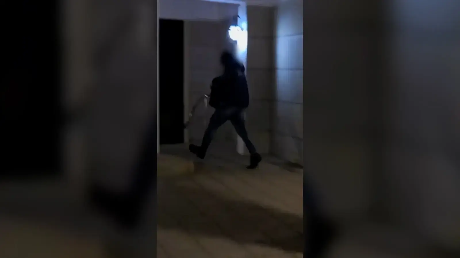 תיעד חשוד בגניבה ליד ביתו בתל אביב תיעד חשוד בגניבה ליד ביתו בתל אביב