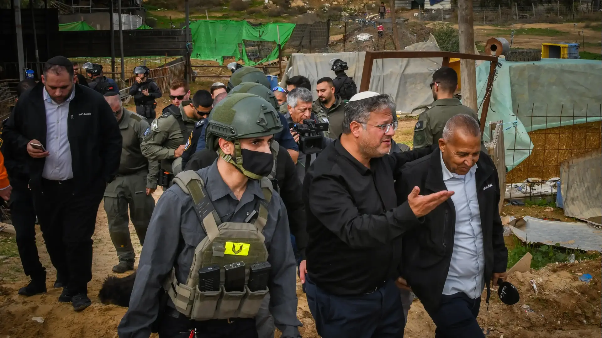 איתמר בן גביר, השר לביטחון לאומי במהלך מבצע משטרתי, תראבין, 31 בדצמבר 2025 איתמר בן גביר, השר לביטחון לאומי במהלך מבצע משטרתי, תראבין, 31 בדצמבר 2025
